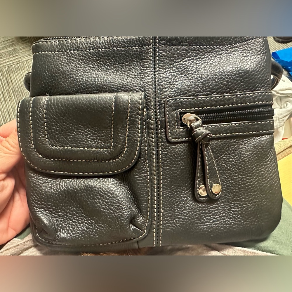 TOIGNANELO Black strapped purse with mini pockets on the front back and inside